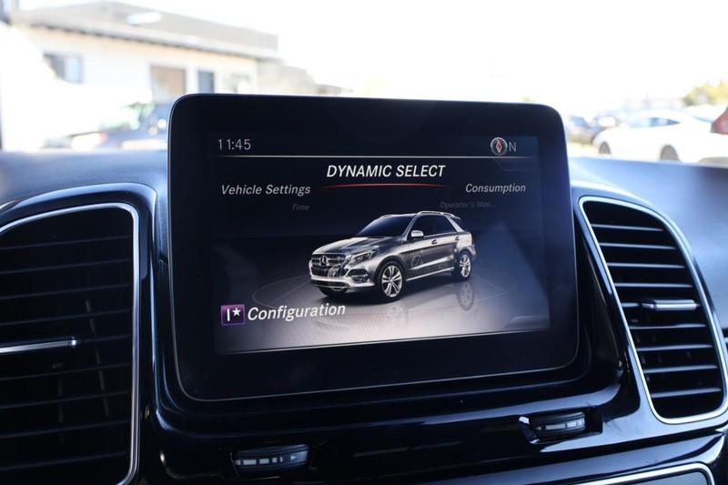 Mercedes-Benz GLE Vehicle Full-screen Gallery Image 33