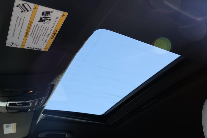 Mercedes-Benz GLE Vehicle Full-screen Gallery Image 41