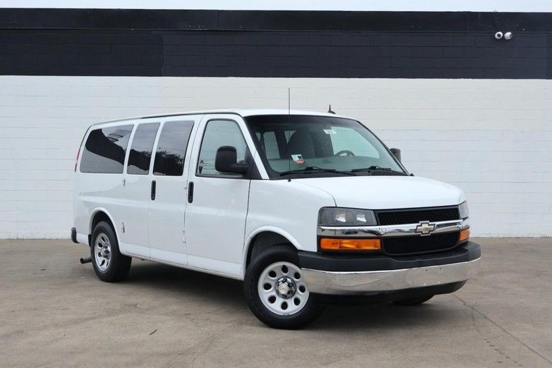 Chevrolet Express Passenger Vehicle Full-screen Gallery Image 02