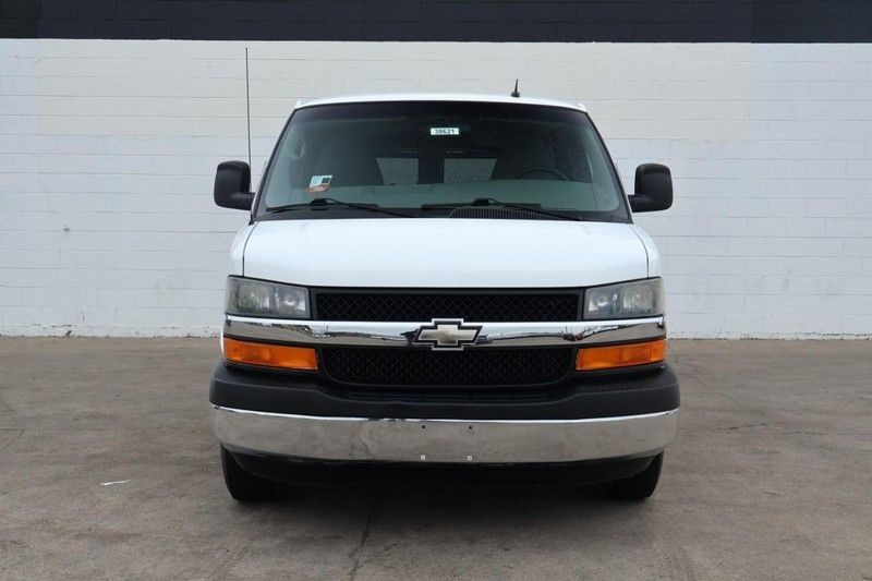 Chevrolet Express Passenger Vehicle Full-screen Gallery Image 03