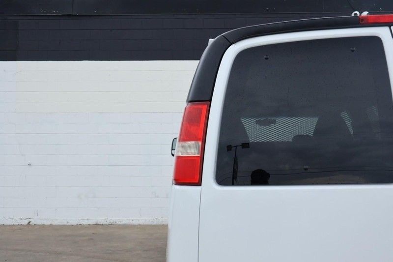 Chevrolet Express Passenger Vehicle Full-screen Gallery Image 07