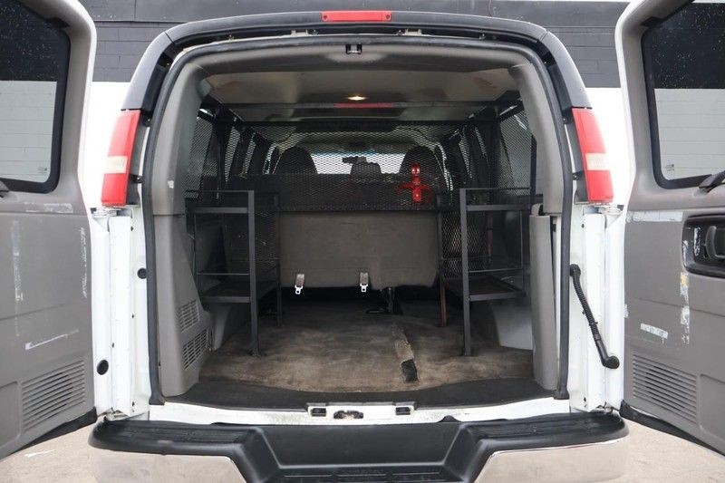 Chevrolet Express Passenger Vehicle Full-screen Gallery Image 08