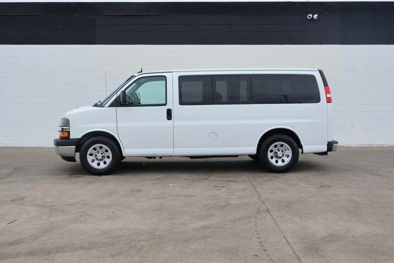 Chevrolet Express Passenger Vehicle Full-screen Gallery Image 10