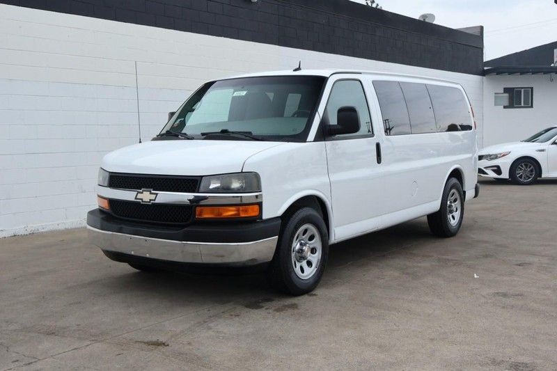 Chevrolet Express Passenger Vehicle Full-screen Gallery Image 11