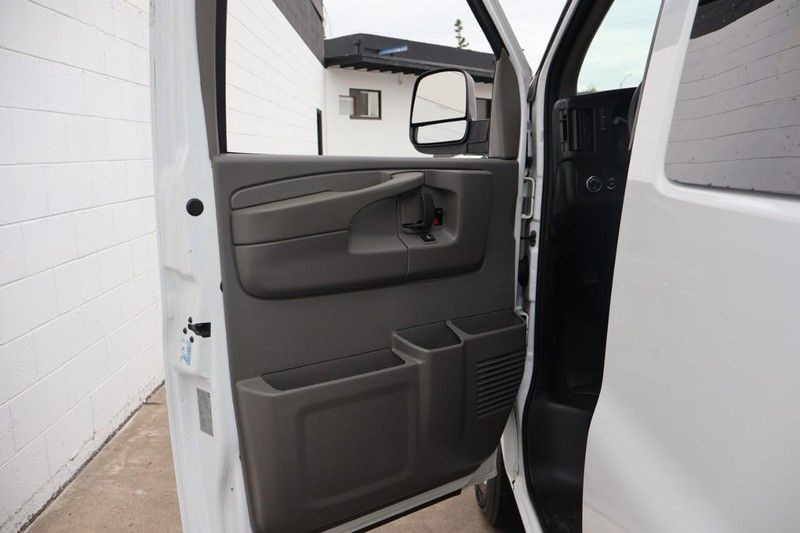 Chevrolet Express Passenger Vehicle Full-screen Gallery Image 14