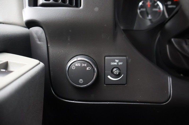 Chevrolet Express Passenger Vehicle Full-screen Gallery Image 17