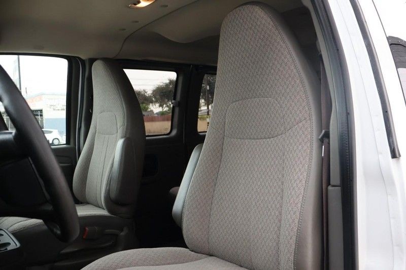 Chevrolet Express Passenger Vehicle Full-screen Gallery Image 18