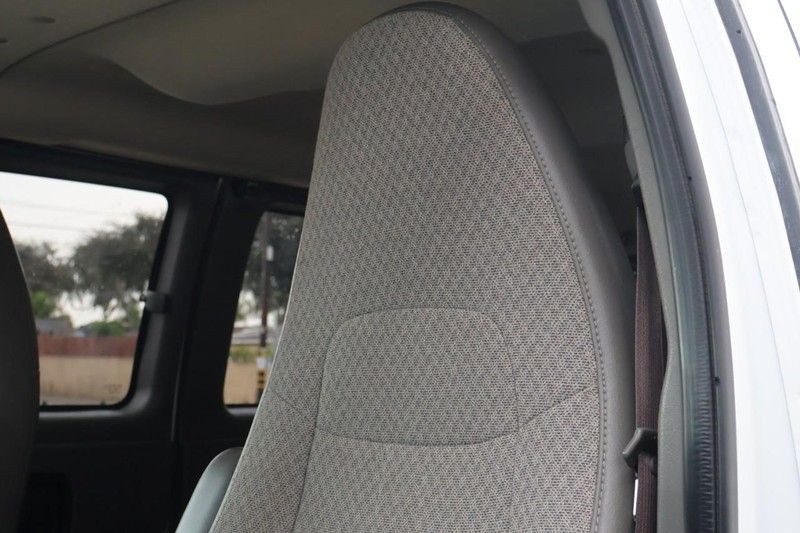 Chevrolet Express Passenger Vehicle Full-screen Gallery Image 19