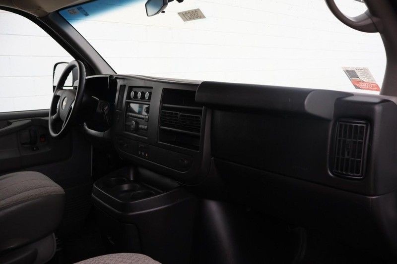 Chevrolet Express Passenger Vehicle Full-screen Gallery Image 20