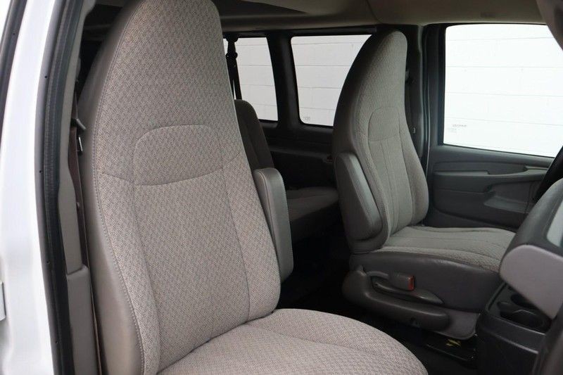 Chevrolet Express Passenger Vehicle Full-screen Gallery Image 21