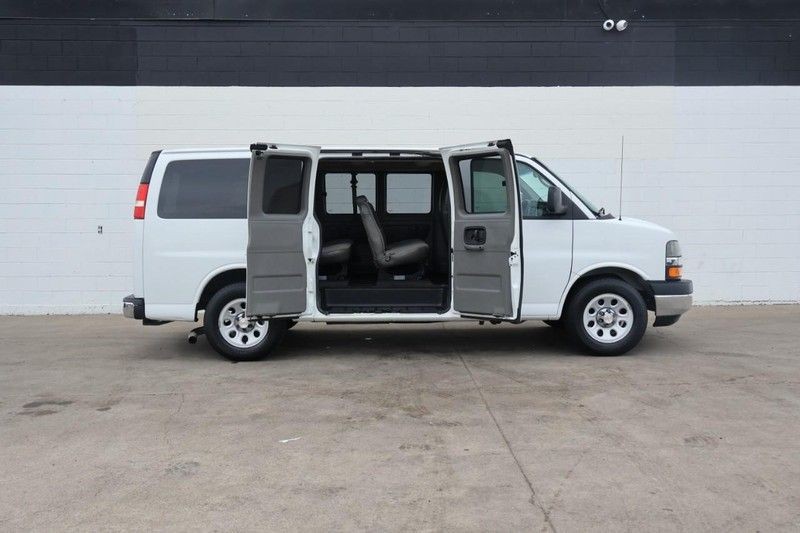Chevrolet Express Passenger Vehicle Full-screen Gallery Image 22