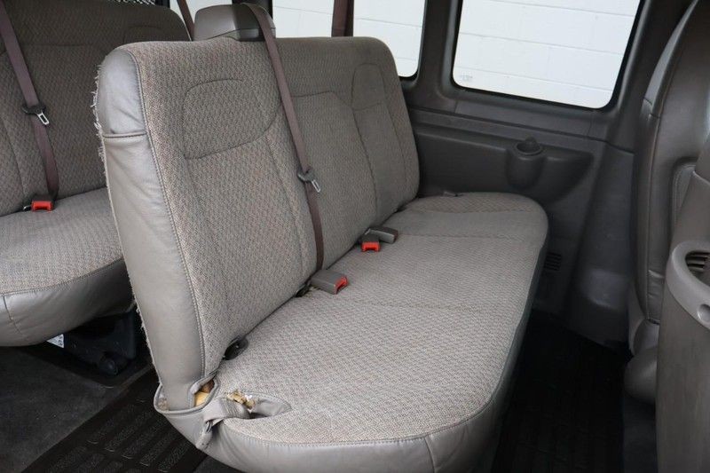 Chevrolet Express Passenger Vehicle Full-screen Gallery Image 24