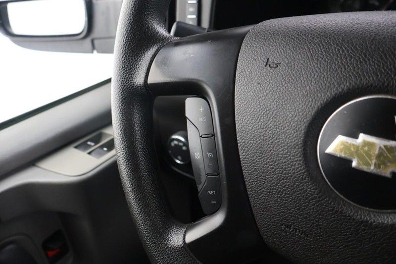 Chevrolet Express Passenger Vehicle Full-screen Gallery Image 30