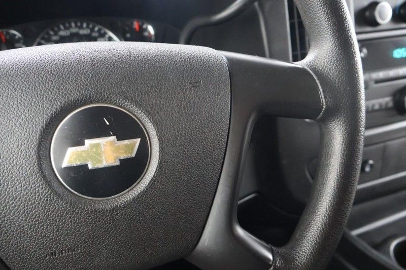 Chevrolet Express Passenger Vehicle Full-screen Gallery Image 31