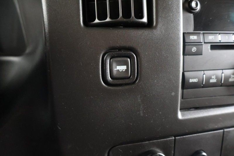 Chevrolet Express Passenger Vehicle Full-screen Gallery Image 32