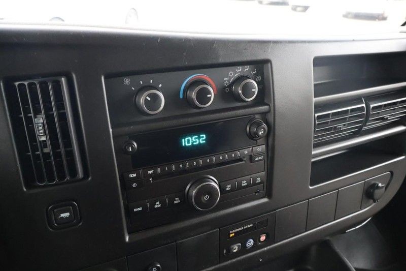 Chevrolet Express Passenger Vehicle Full-screen Gallery Image 34