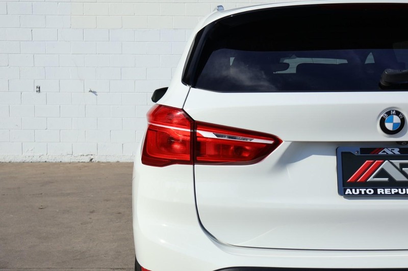 BMW X1 Vehicle Full-screen Gallery Image 07