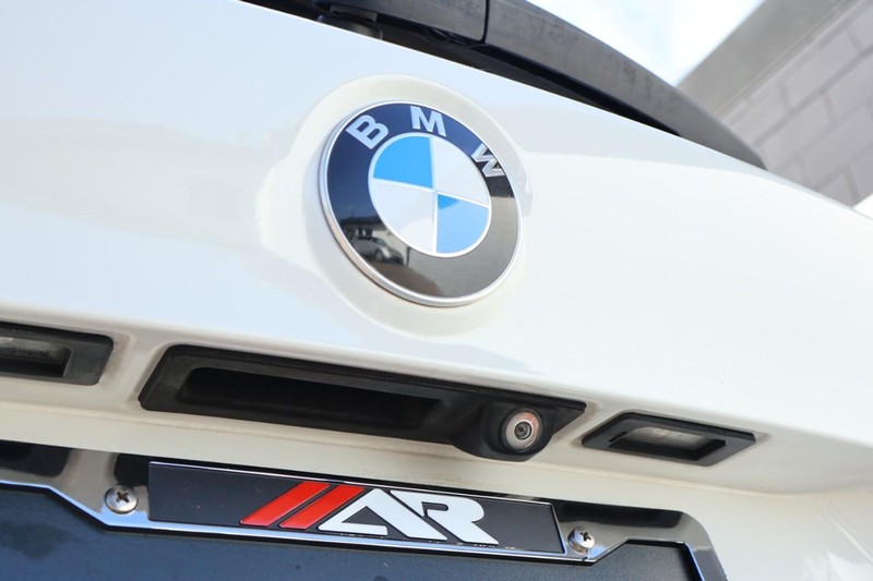 BMW X1 Vehicle Full-screen Gallery Image 08