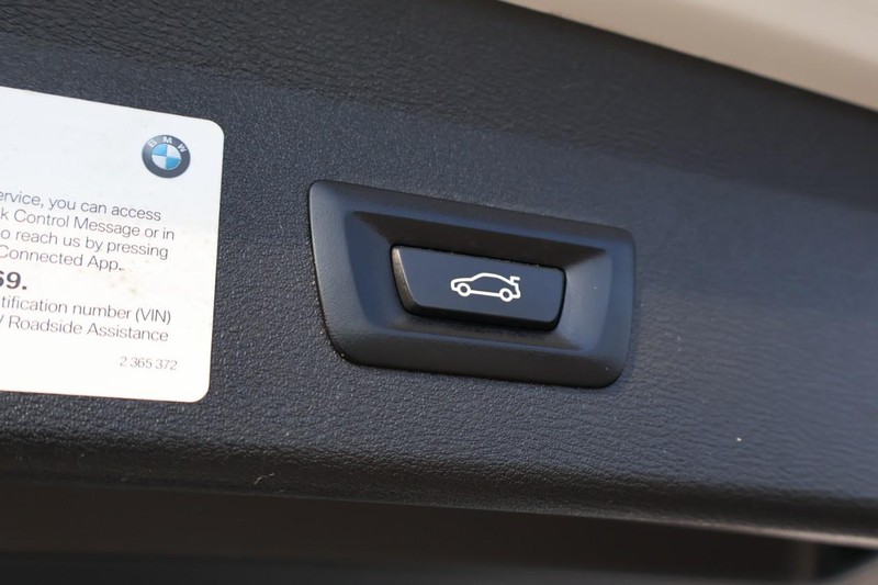 BMW X1 Vehicle Full-screen Gallery Image 10