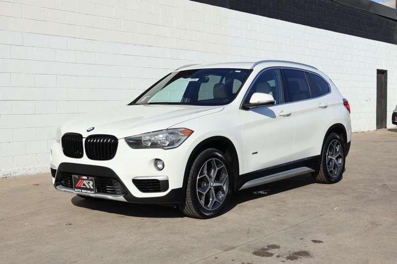 BMW X1 Vehicle Full-screen Gallery Image 13