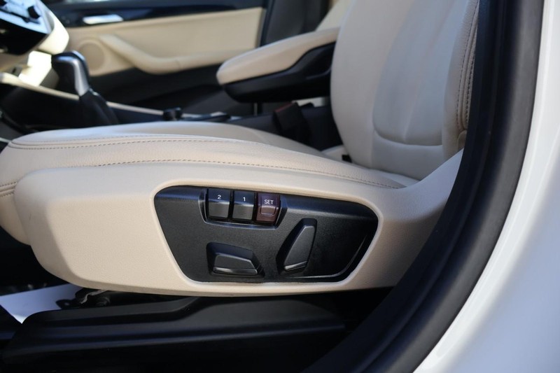 BMW X1 Vehicle Full-screen Gallery Image 20