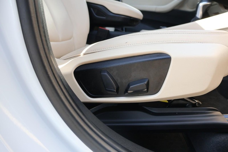 BMW X1 Vehicle Full-screen Gallery Image 24