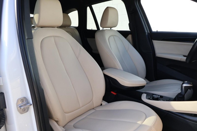 BMW X1 Vehicle Full-screen Gallery Image 25