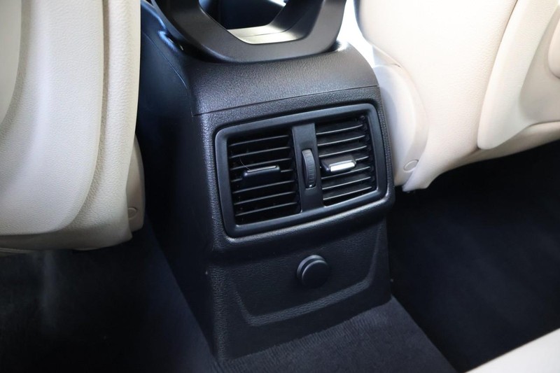 BMW X1 Vehicle Full-screen Gallery Image 28