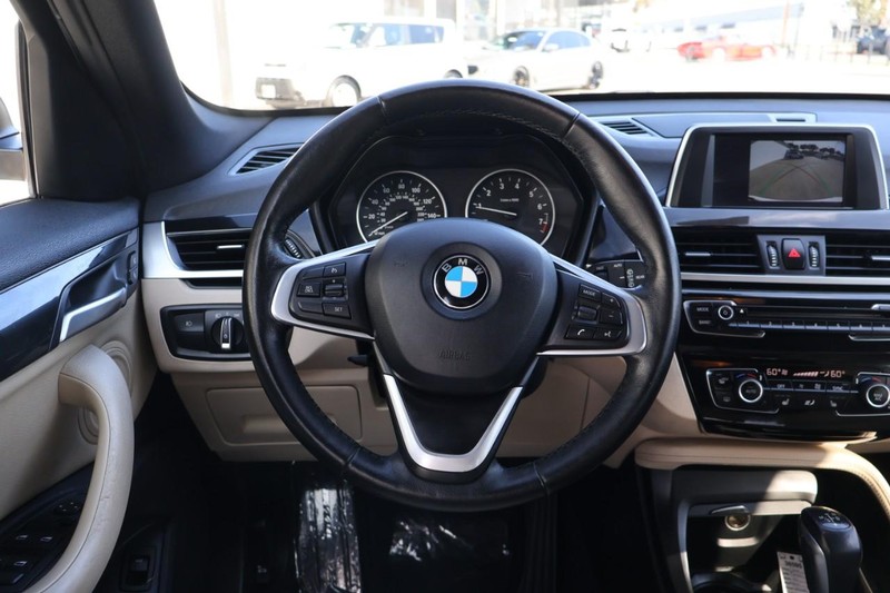 BMW X1 Vehicle Full-screen Gallery Image 31