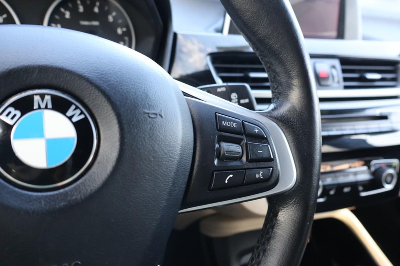 BMW X1 Vehicle Full-screen Gallery Image 33