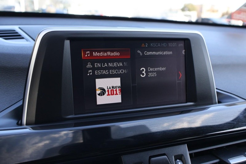 BMW X1 Vehicle Full-screen Gallery Image 35