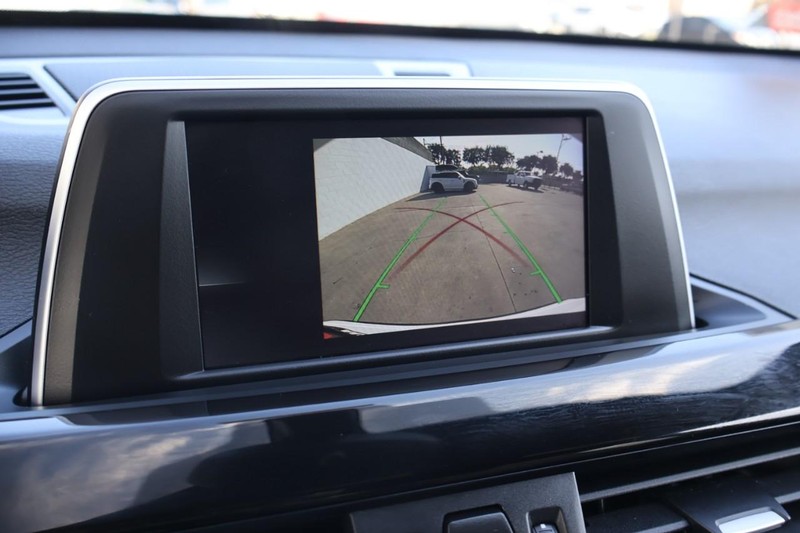 BMW X1 Vehicle Full-screen Gallery Image 36