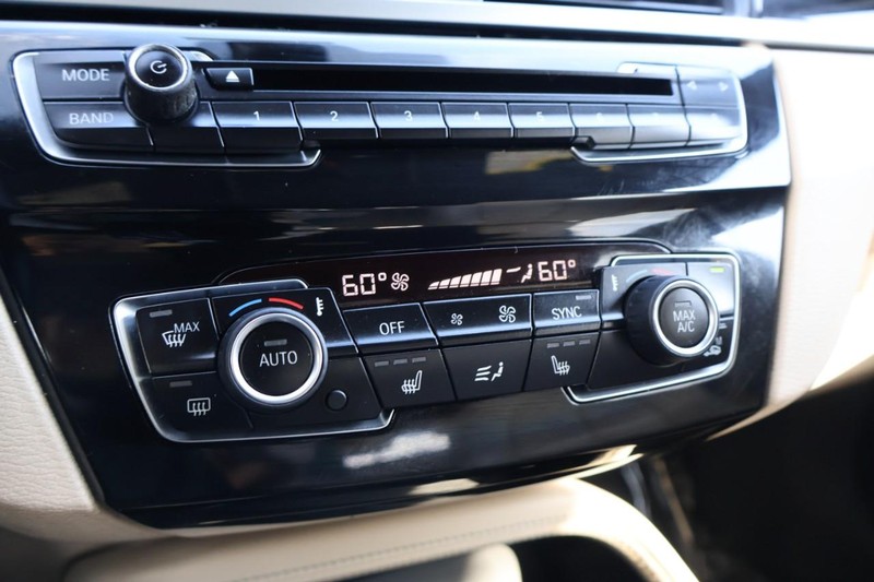 BMW X1 Vehicle Full-screen Gallery Image 38