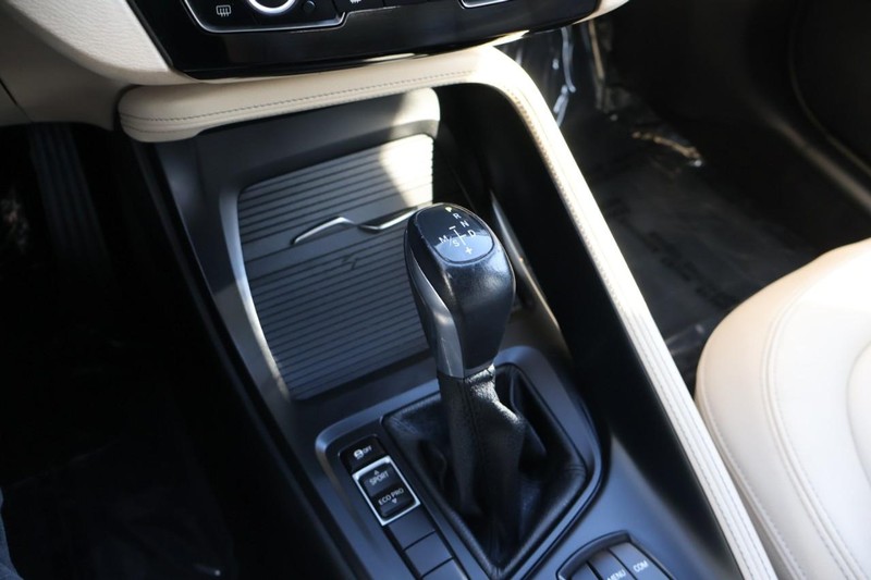 BMW X1 Vehicle Full-screen Gallery Image 39