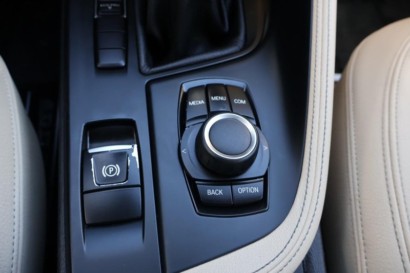 BMW X1 Vehicle Full-screen Gallery Image 41