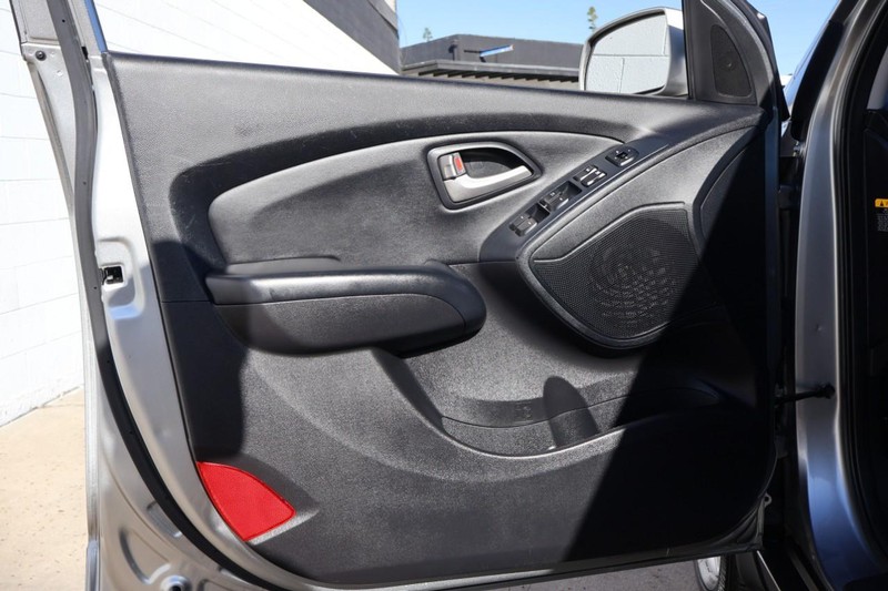 Hyundai Tucson Vehicle Full-screen Gallery Image 14