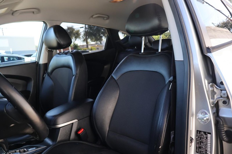 Hyundai Tucson Vehicle Full-screen Gallery Image 16