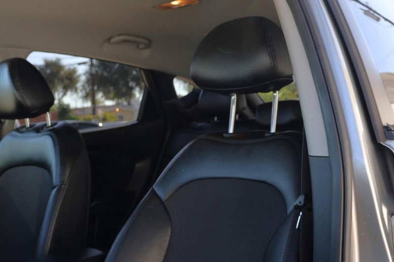 Hyundai Tucson Vehicle Full-screen Gallery Image 17