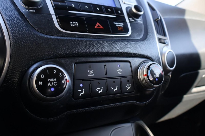 Hyundai Tucson Vehicle Full-screen Gallery Image 28