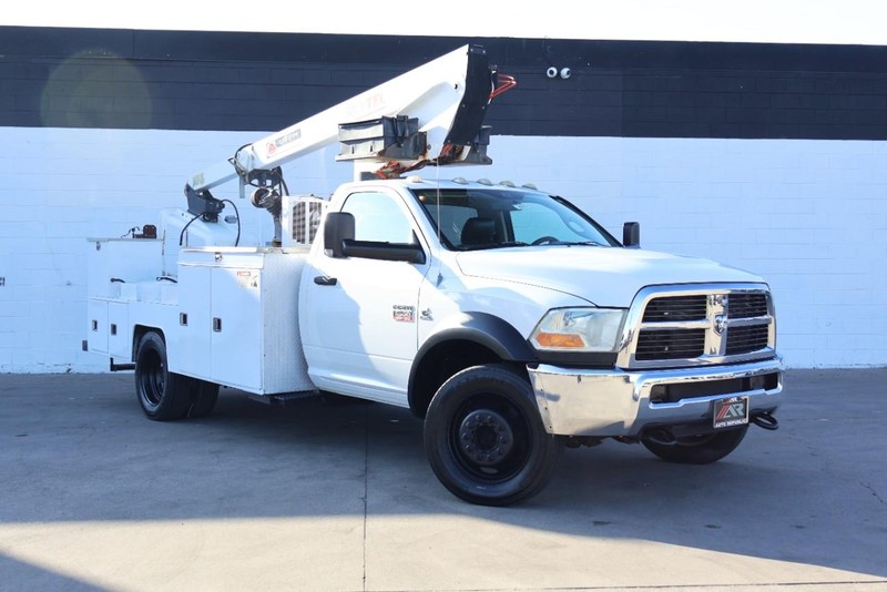 Ram 5500 Vehicle Full-screen Gallery Image 02