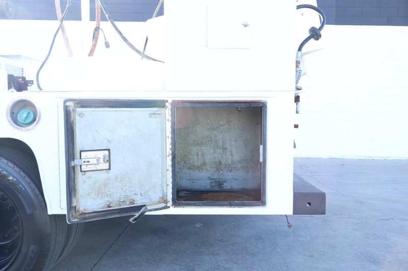 Ram 5500 Vehicle Full-screen Gallery Image 17