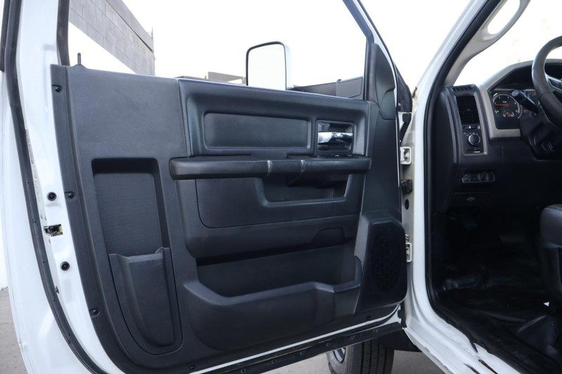 Ram 5500 Vehicle Full-screen Gallery Image 25