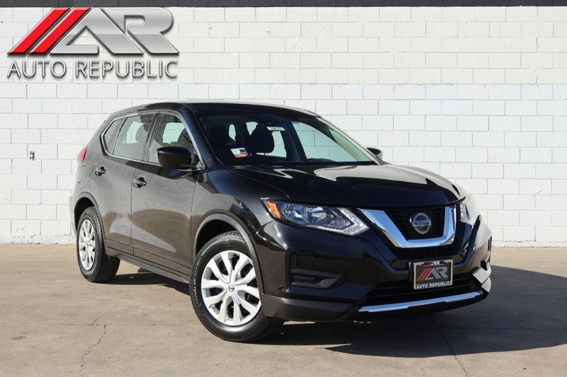 Nissan Rogue Vehicle Full-screen Gallery Image 01