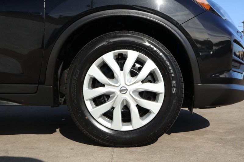 Nissan Rogue Vehicle Full-screen Gallery Image 05