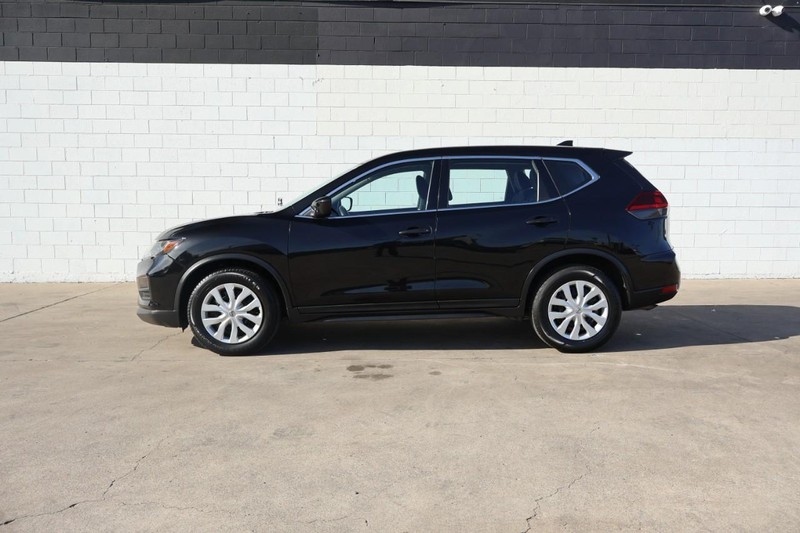 Nissan Rogue Vehicle Full-screen Gallery Image 07