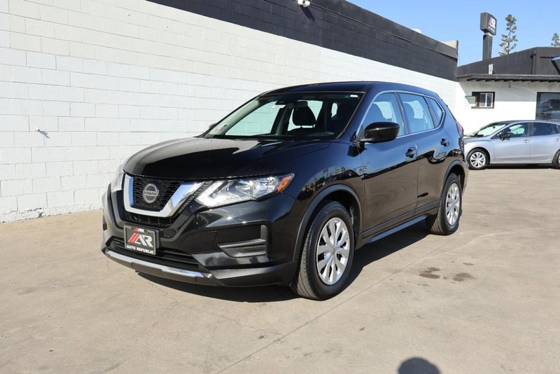 Nissan Rogue Vehicle Full-screen Gallery Image 08
