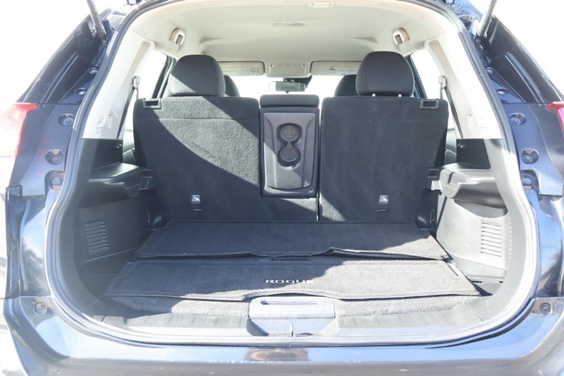 Nissan Rogue Vehicle Full-screen Gallery Image 12