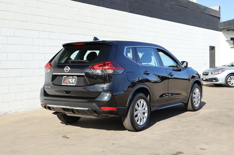 Nissan Rogue Vehicle Full-screen Gallery Image 13