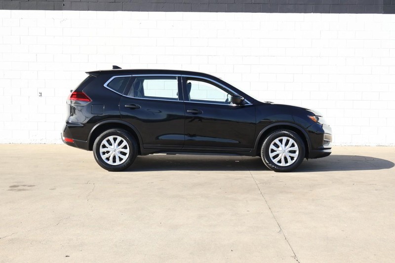 Nissan Rogue Vehicle Full-screen Gallery Image 14