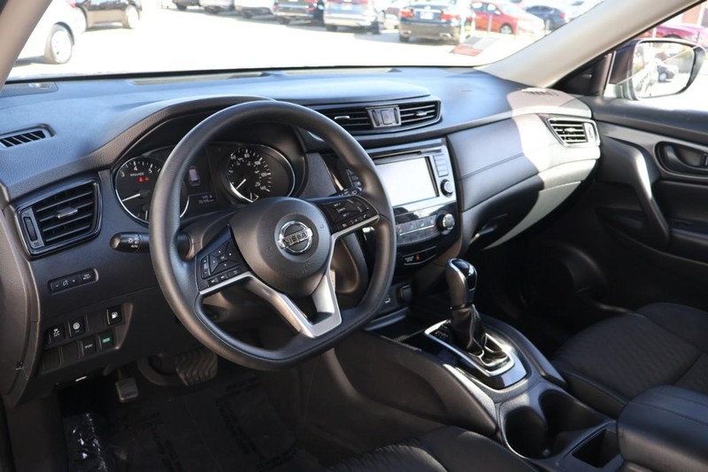 Nissan Rogue Vehicle Full-screen Gallery Image 15